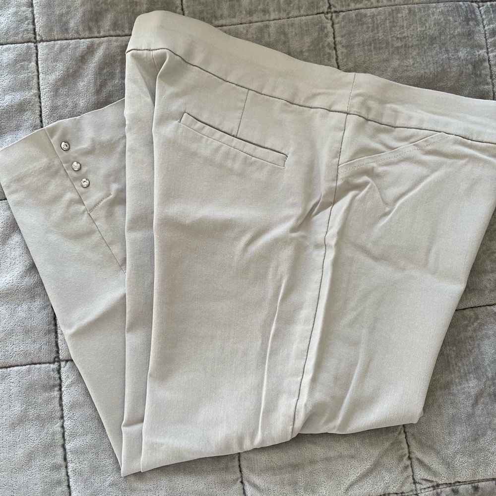 Counterparts Women's Beige Capris